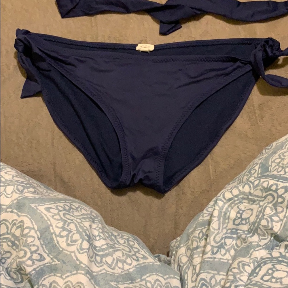 Swimsuit - Picture 2 of 3